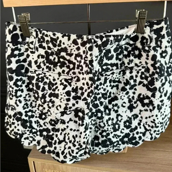 J. CREW linen black/white animal print scalloped hem shorts• 2 - Picture 4 of 6